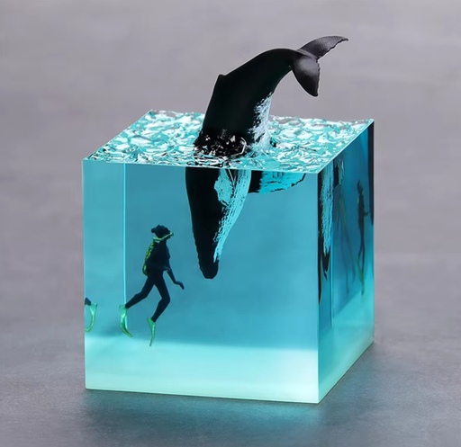 [D-4] Resin Humpback Whale With Diver 